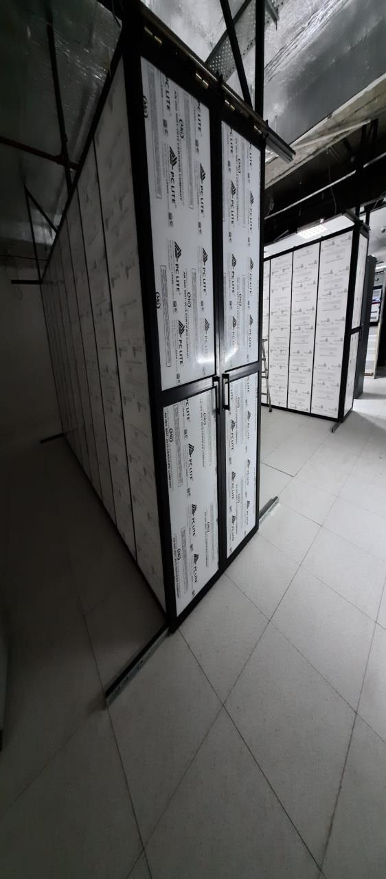 Cold aisle containment doors