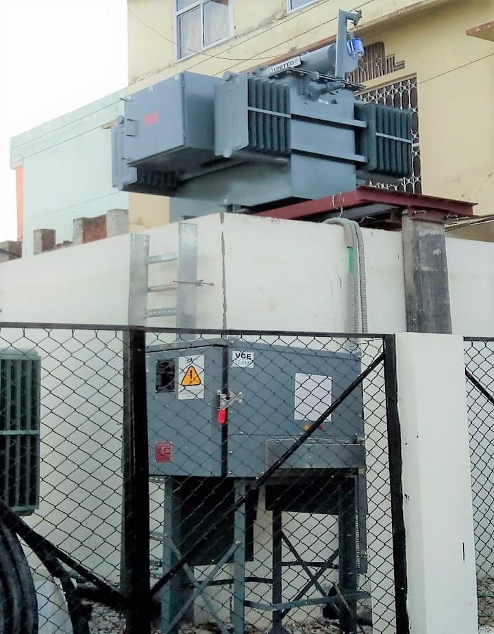 Pole-mounted transformer installation